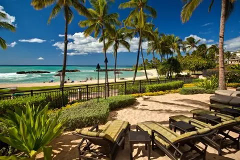 The lawn and Honu Lagoon beach