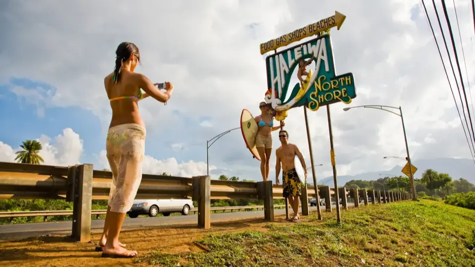 Haleʻiwa town sign on the North Shore